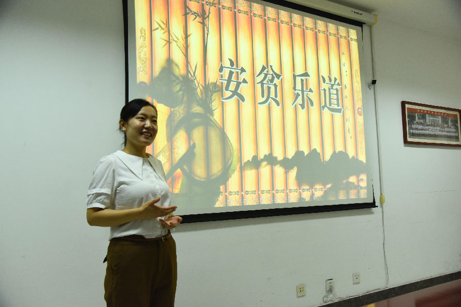 williamhill中国官方网站举办“玫瑰书香”读书分享活动.JPG